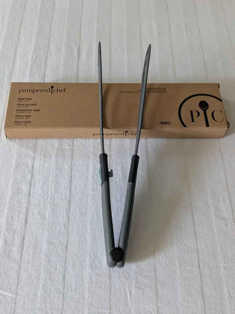 NEW Pampered Chef Multipurpose Flat Whisk Tongs